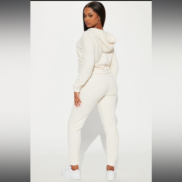 Brand new jogger set - teddy bear material - Picture 3 of 3